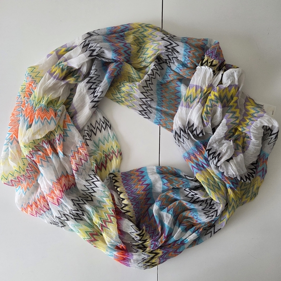 NWT Cajon Colorful Zigzag Chevron Pattern Gauze Sheer Infinity Scarf 33×50 Inch - Picture 1 of 8